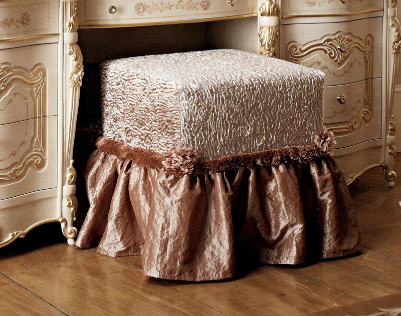 Arredo Пуф AGM (ALBERTO E MARIO GHEZZANI) VERSAILLES B.63