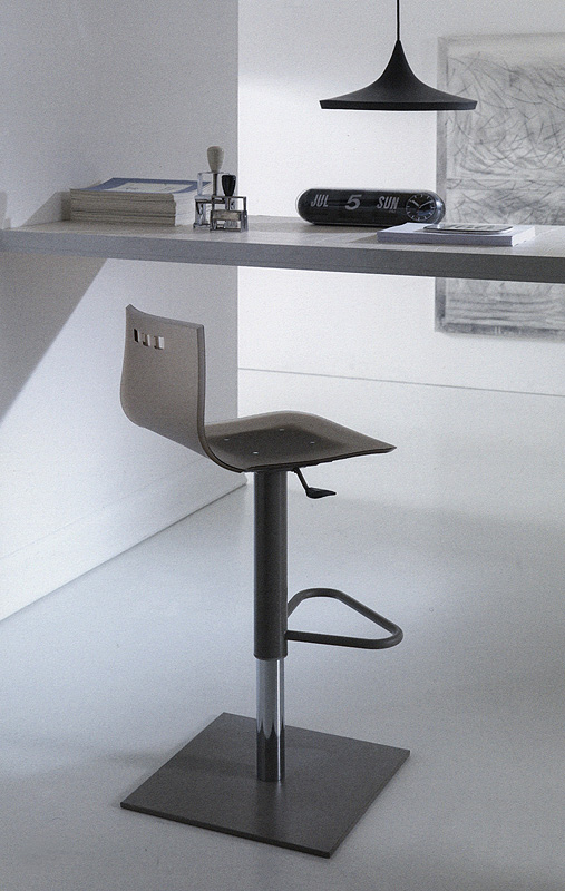 Барный стул OZZIO DESIGN BINGO BASIC S520